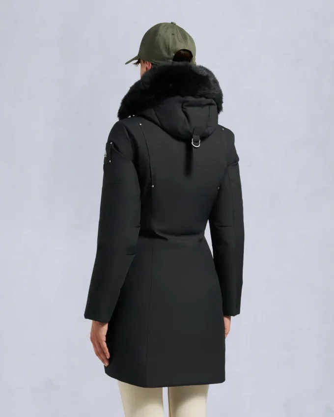 Parkas med fårskinnskant Parkas med fårskinnskant